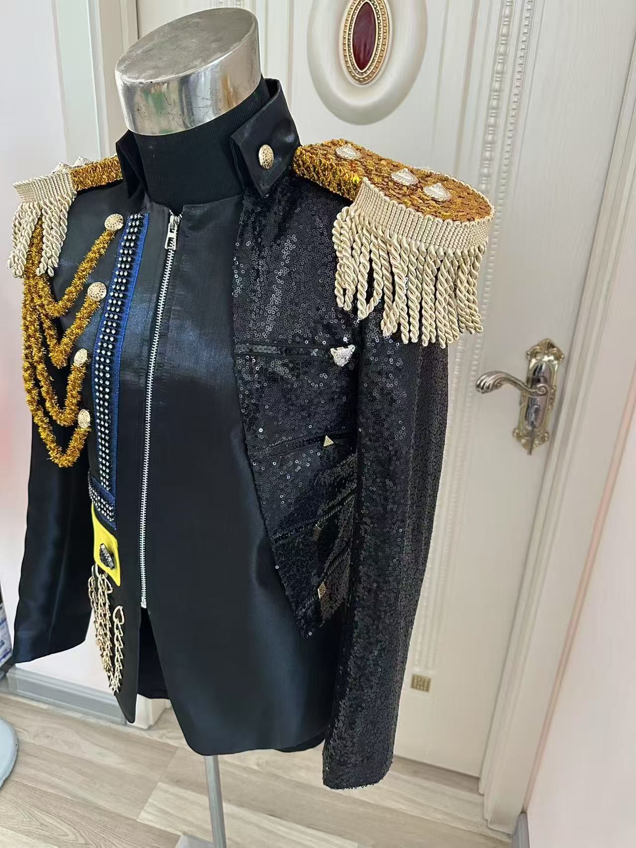 新しい男性タッセルロイヤルジャケットウェディングパーティー宴 - Formal Wear For Men In Wedding のレビューと価格