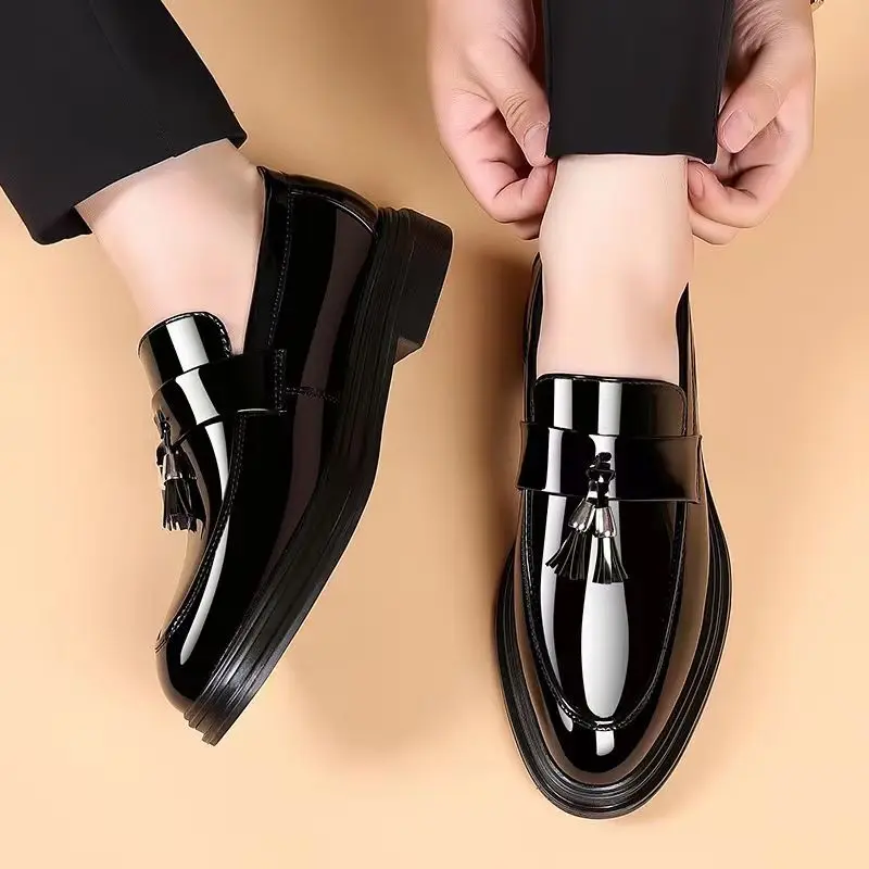男性用の光沢のあるパテントレザーの靴,カジュアルな黒の社交靴 - Men'S Formal Wear Rental のレビューと価格